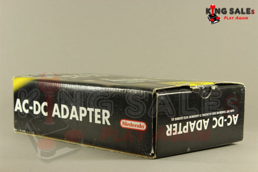 Game Boy Color AC-DC Adapter in Originalverpackung von der rechten Seite