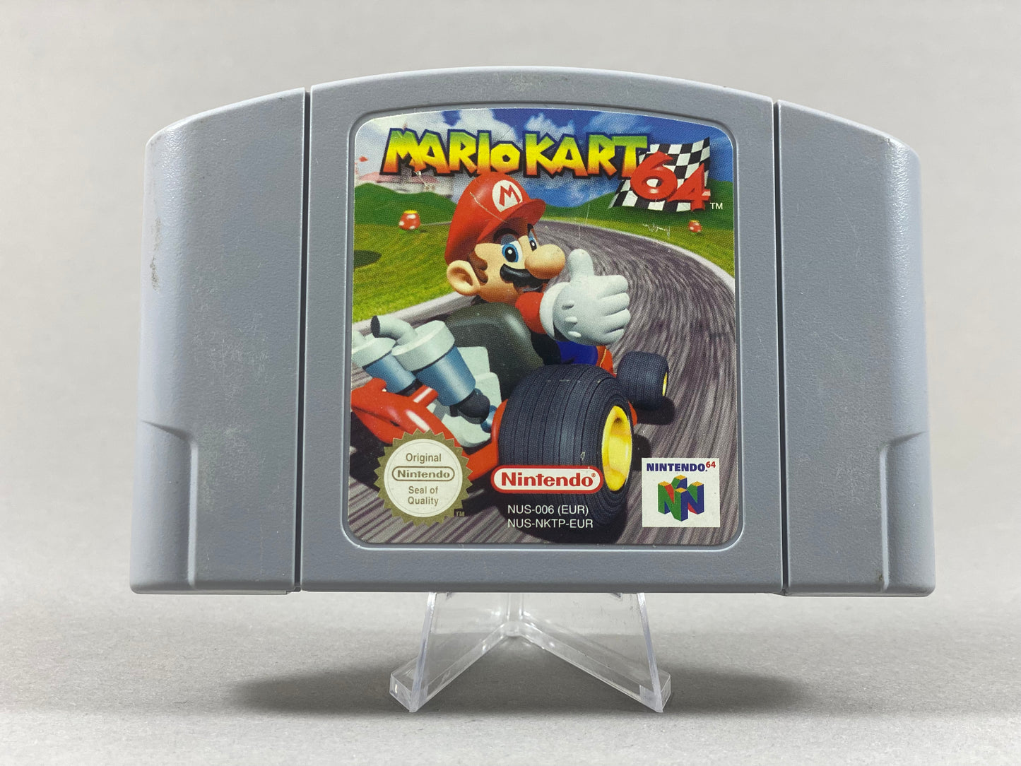 Nintendo 64 Videospiel Modul Mario Kart 64 von vorne