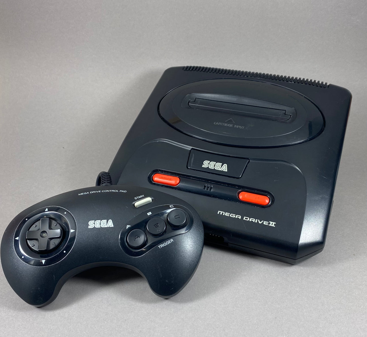 Sega Mega Drive 2 Konsole mit Controller