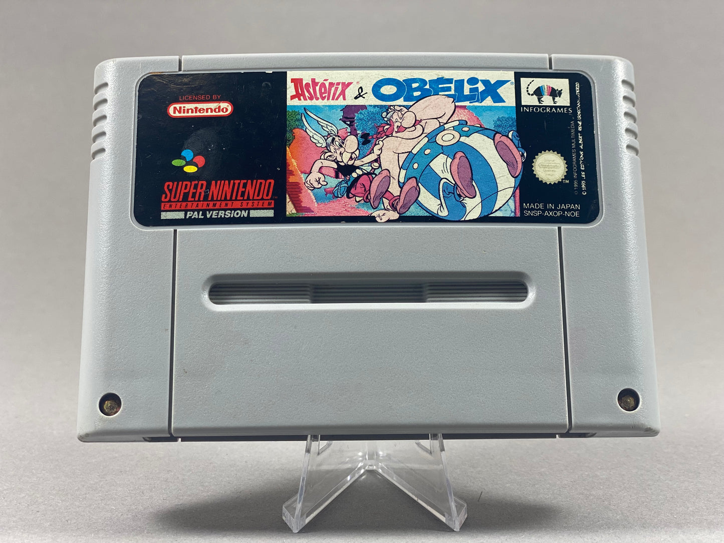 Super Nintendo Videospiel Asterix & Obelix Modul von vorne in gebrauchtem Zustand