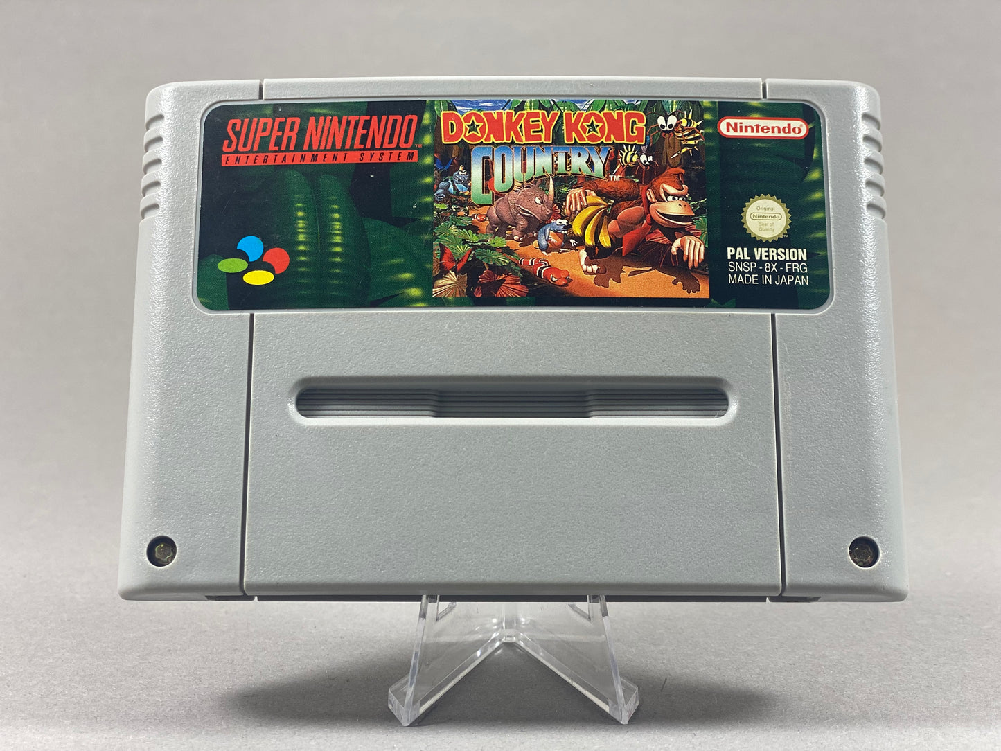 Super Nintendo Videospiel Donkey Kong Country Modul von vorne