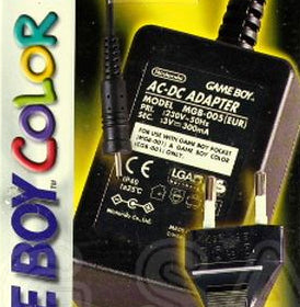 Game Boy Color AC-DC Adapter in Originalverpackung von vorne
