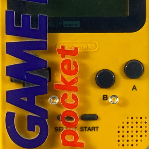 Game Boy Pocket gelb in OVP Acryl Case von vorne