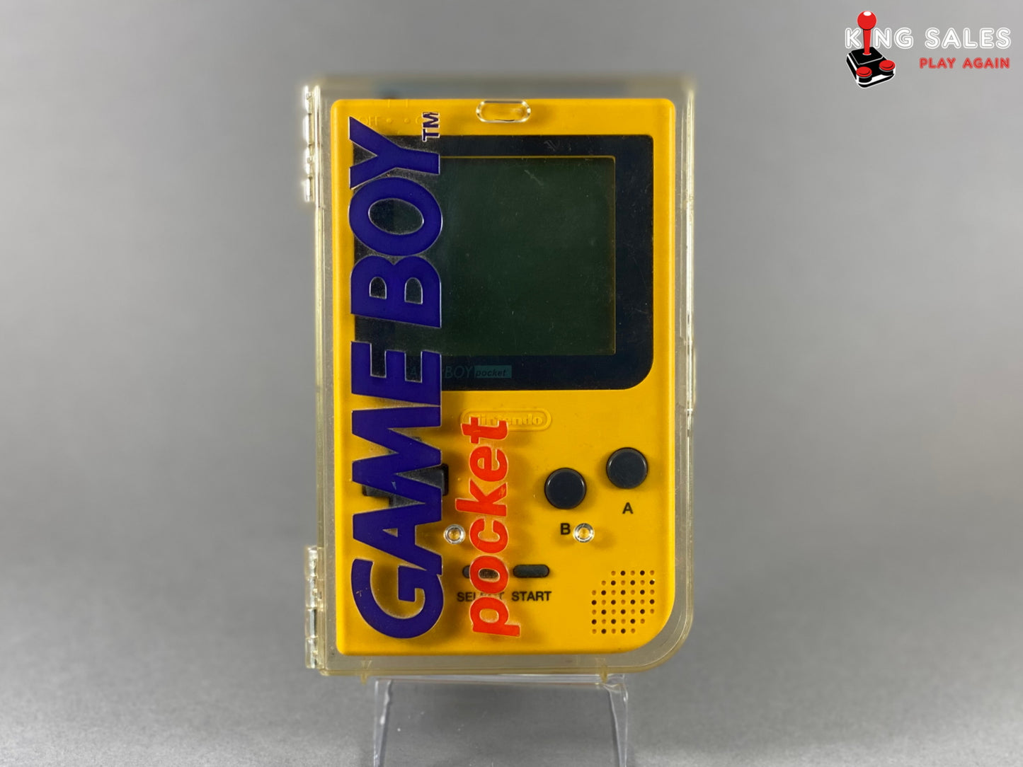 Game Boy Pocket gelb in OVP Acryl Case von vorne