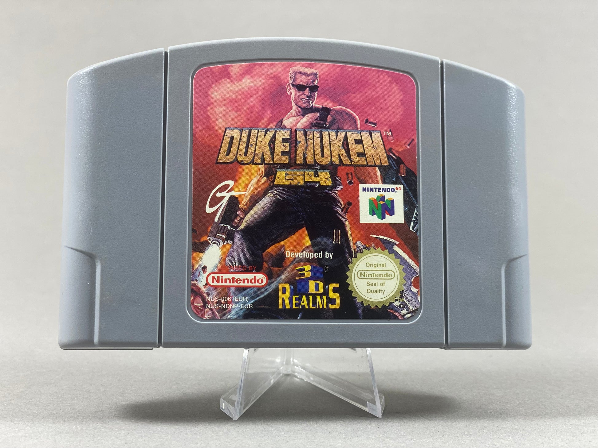 Nintendo 64  Videospiel Modul Duke Nukem 64 von vorne