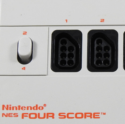 Nintendo NES Four Score Adapter Zubehör für Nintendo NES Videospielkonsole