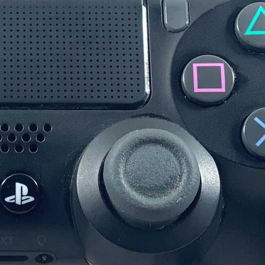 PlayStation 4 Controller von vorne in schwarz