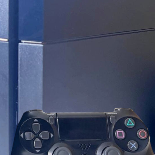PlayStation 4 Konsole in schwarz mit Controller