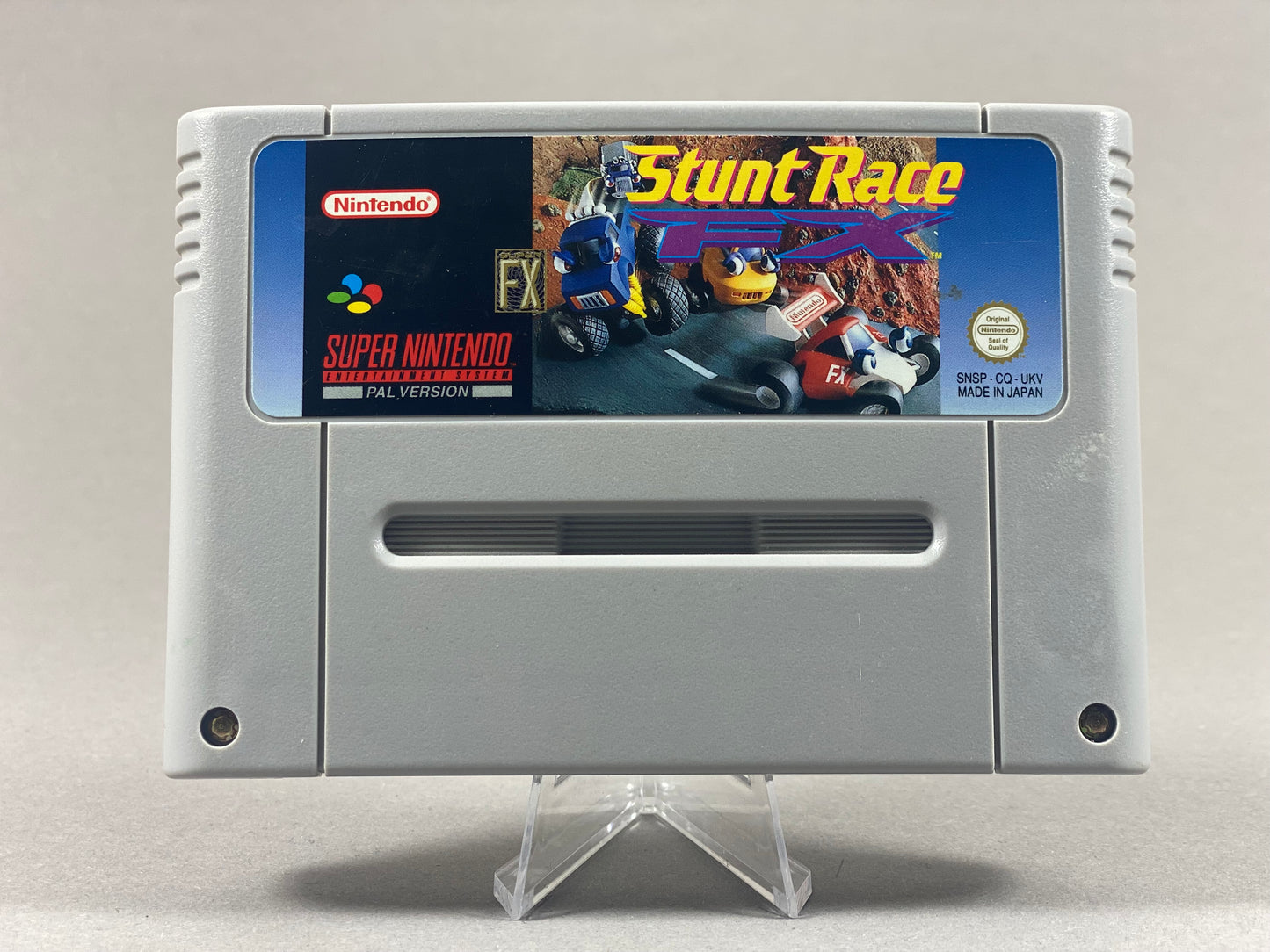 Super Nintendo Videospiel Stunt Racer FX Modul von vorne