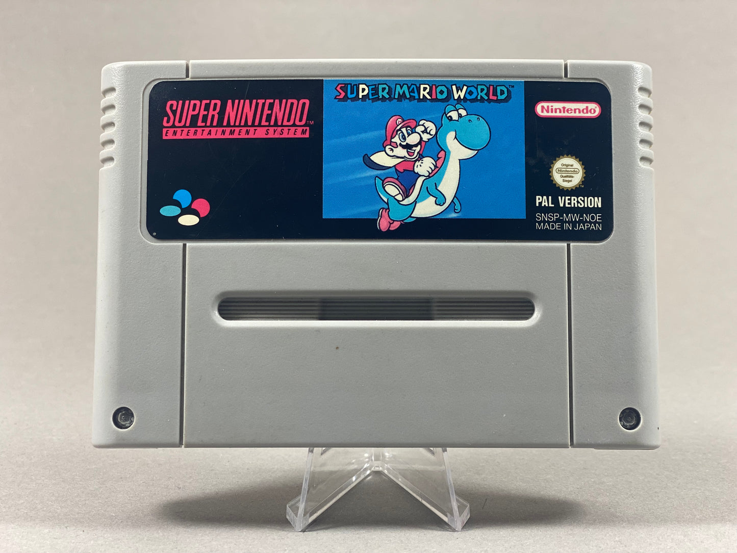 Super Nintendo Videospiel Modul von vorne gebraucht
